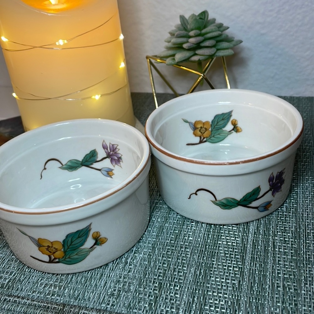#72 Two Cute Flower Bakeware Dishes